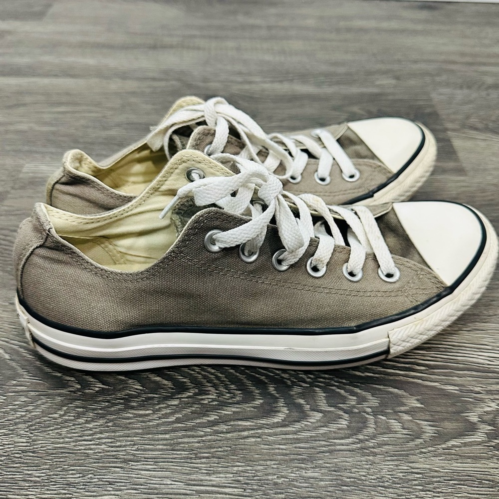 Converse Gray and White Sneakers Size 8